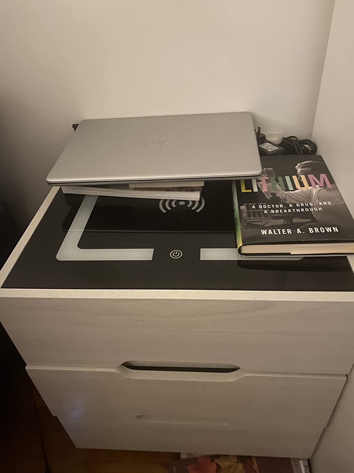 【Furniture】Nightstands Wireless Charging Station and LED Lights, Modern End Side Table with 3 Drawer