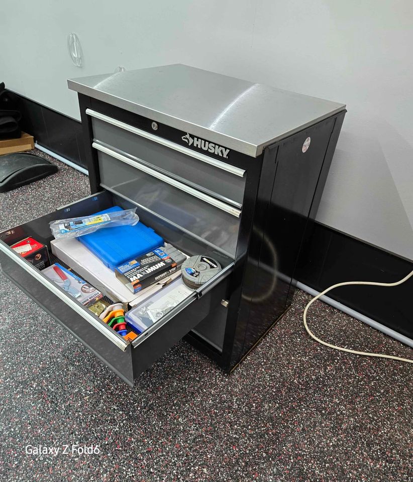 Husky 27 inch Tool cabinet with 4 Drawer in Gloss Black and grey