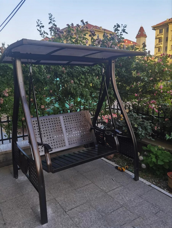 Outdoor hanging chair