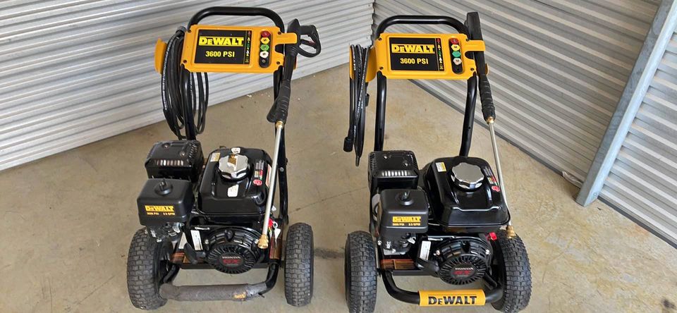 - DXPW3625-S - 3600 PSI 2.5 GPM Gas Cold Water Pressure Washer.