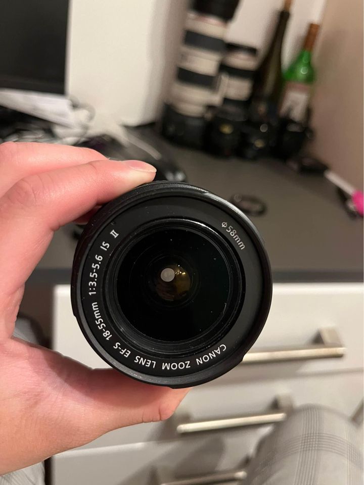 Canon 2000D + EF-S 18-55 mm