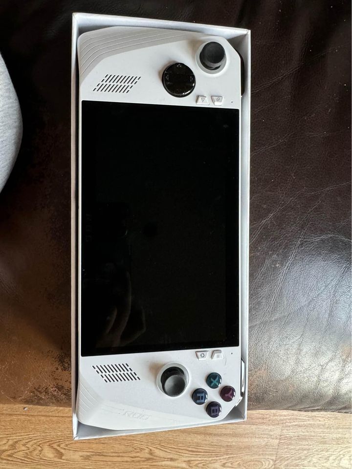 ASUS ROG Ally RC71L-ALLY.Z1X_512 White LaptopRyzen Z1 Extreme16GB512GB PCIe SSD7 IPS Touch Full HD (1920x1080)AMD RadeonWindows 11 Home