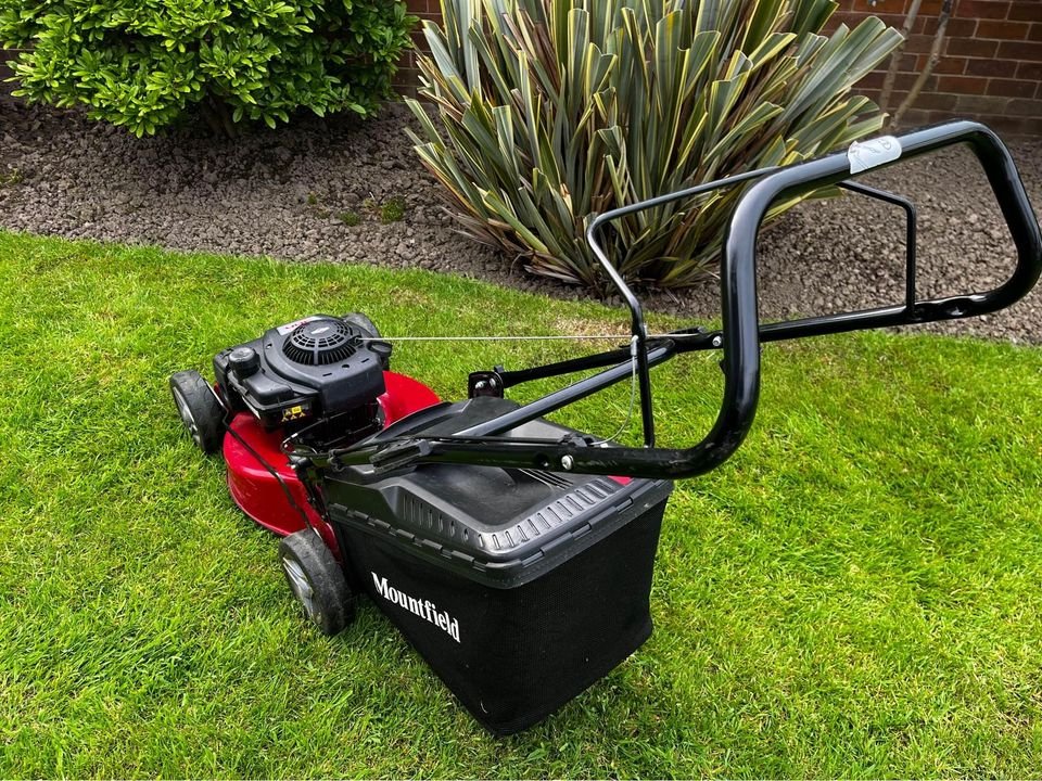 Mountfield lawn mower with manual drive, model HP185, red and grey, item 2L0481043/MC.